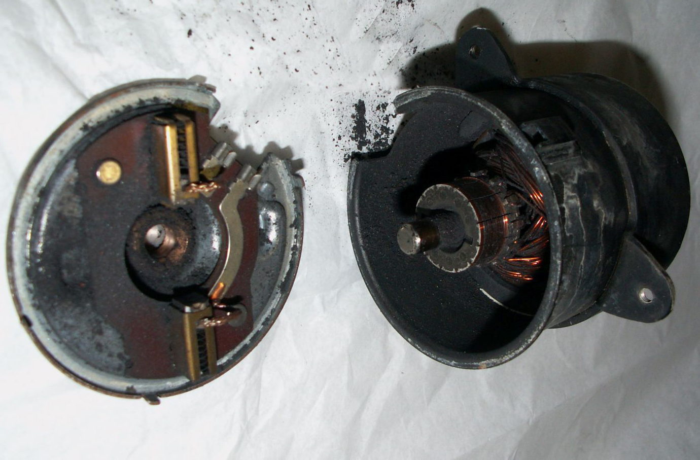 轿车散热风扇不转导致开锅,汽车散热器开锅怎么解决