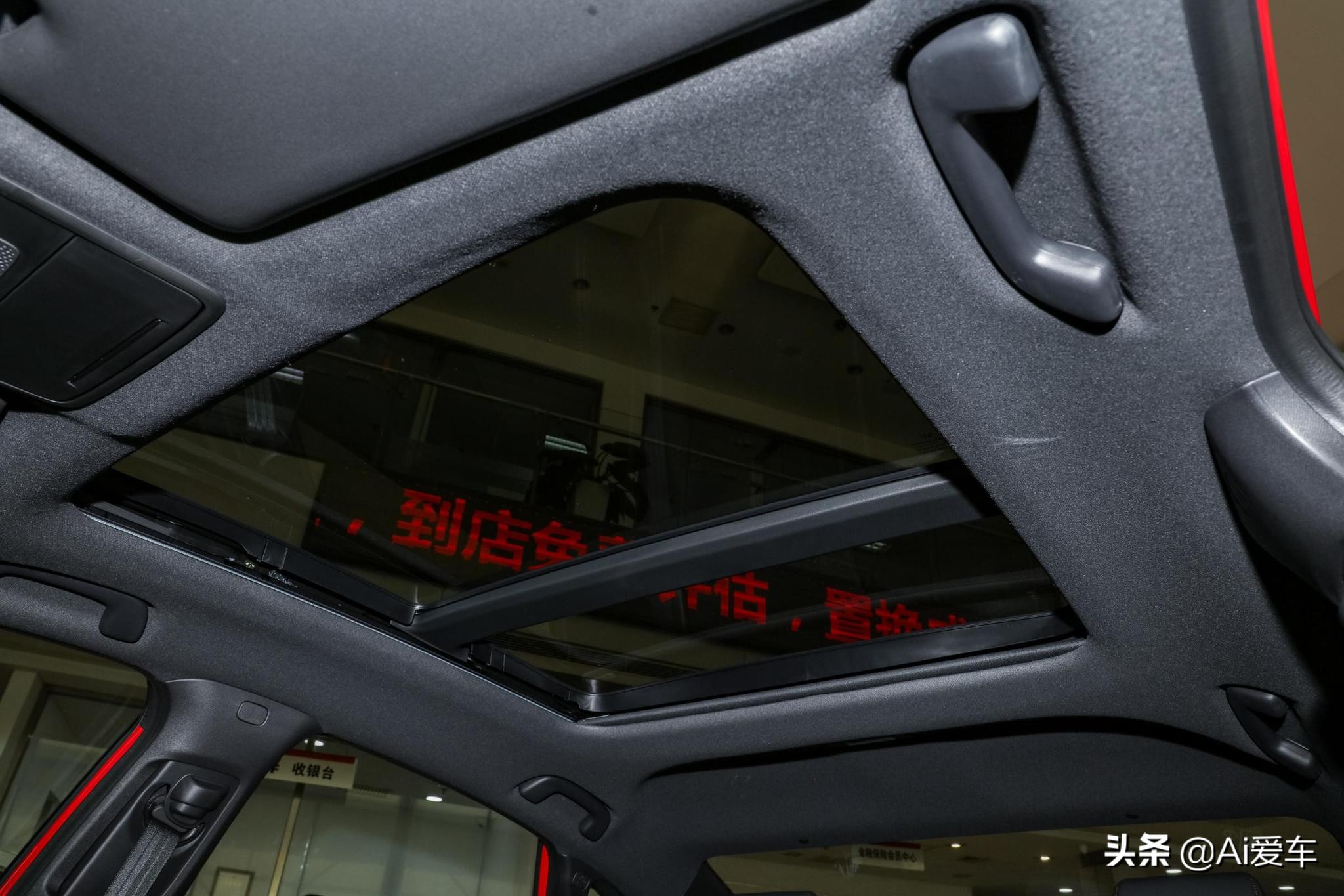 紧凑级运动轿车的标杆是本田思域,性能与颜值兼具本田思域闪亮登场