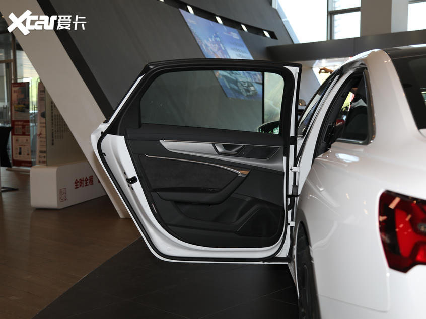 低配奥迪a6l值得买吗,低配奥迪a6l都有什么配置