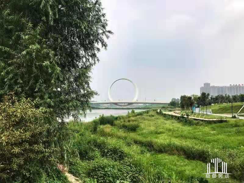 汇集郑州众多资源的中轴线上，这个项目竟艳压群芳