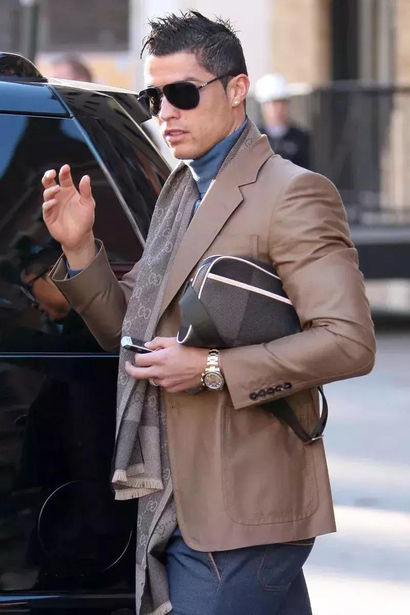 东北大哥拿包,东北大哥手拿包