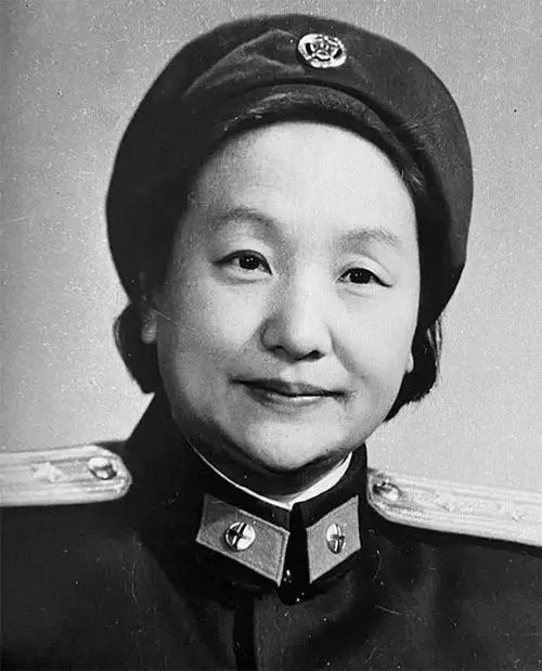 十大大将夫人新中国成立后都担任什么工作,1955年有几人授衔