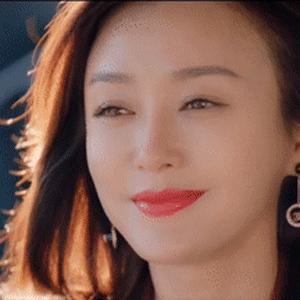 从白月光到莫向晚秦岚只用了支“本宫不死”色口红