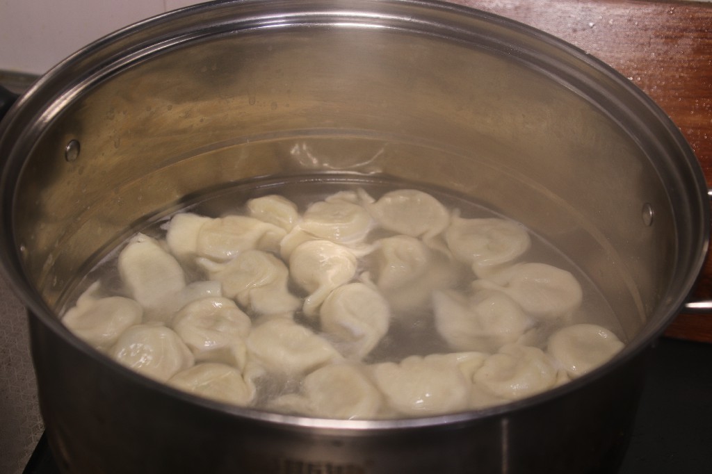 饺子包好教你一招不要直接放冰箱,饺子包完直接放冰箱就废了