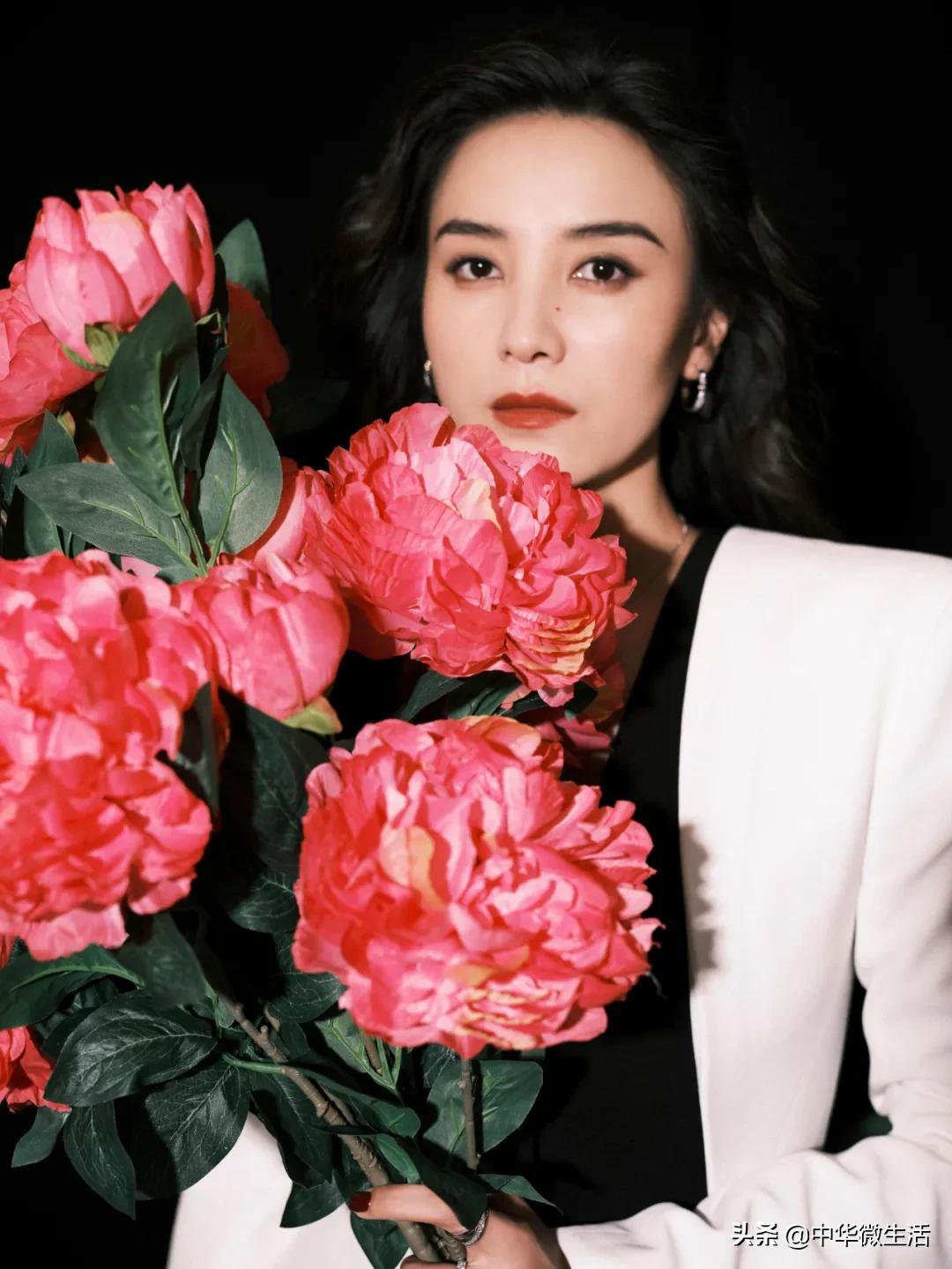 宋佳大方得体彰显优雅迷人气质,宋佳出席红毯照片