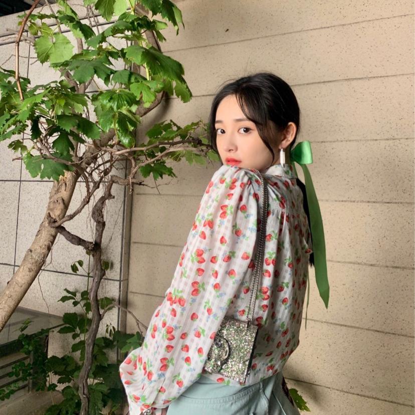 蝴蝶结发饰复古风,时尚百搭复古蝴蝶结