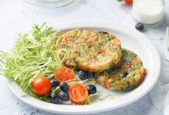 如何做无水无油的早餐饼,自己做低脂低卡的蔬菜饼