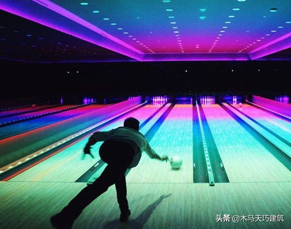 设计一个具有地域文化特色的酒店,10间小型酒店设计