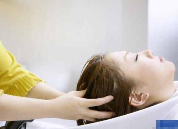 想让油性发质有所改善,做到这4点是关键!从此头发不再油腻腻