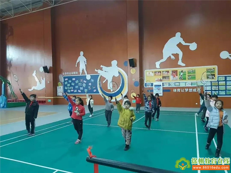 徐州市万科城民主小学体育教师,徐州市万科城民主小学五年级