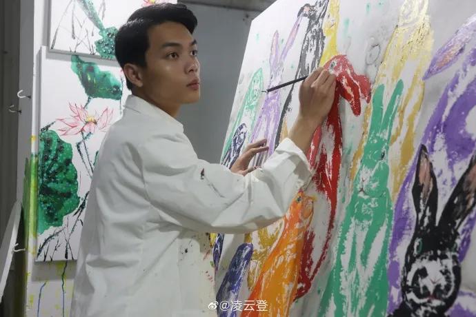 16岁男生上课画画被骂,15岁男孩画画被老师责备