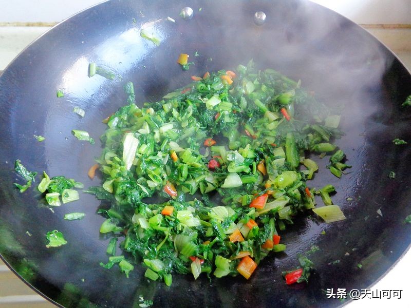 东北五花肉炖鱼豆腐的家常做法,午餐鱼炖豆腐汤好吃极了