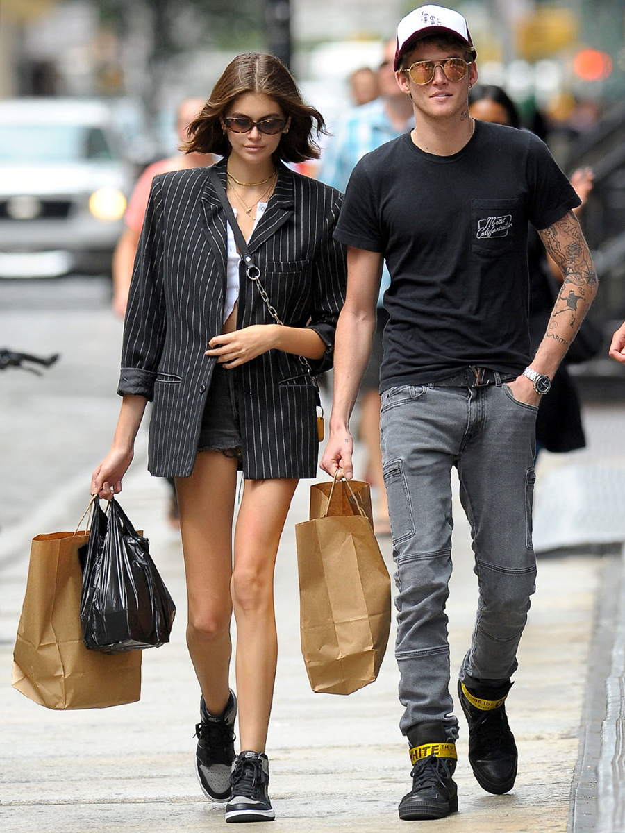 关晓彤穿大码西装,关晓彤穿大码西装照