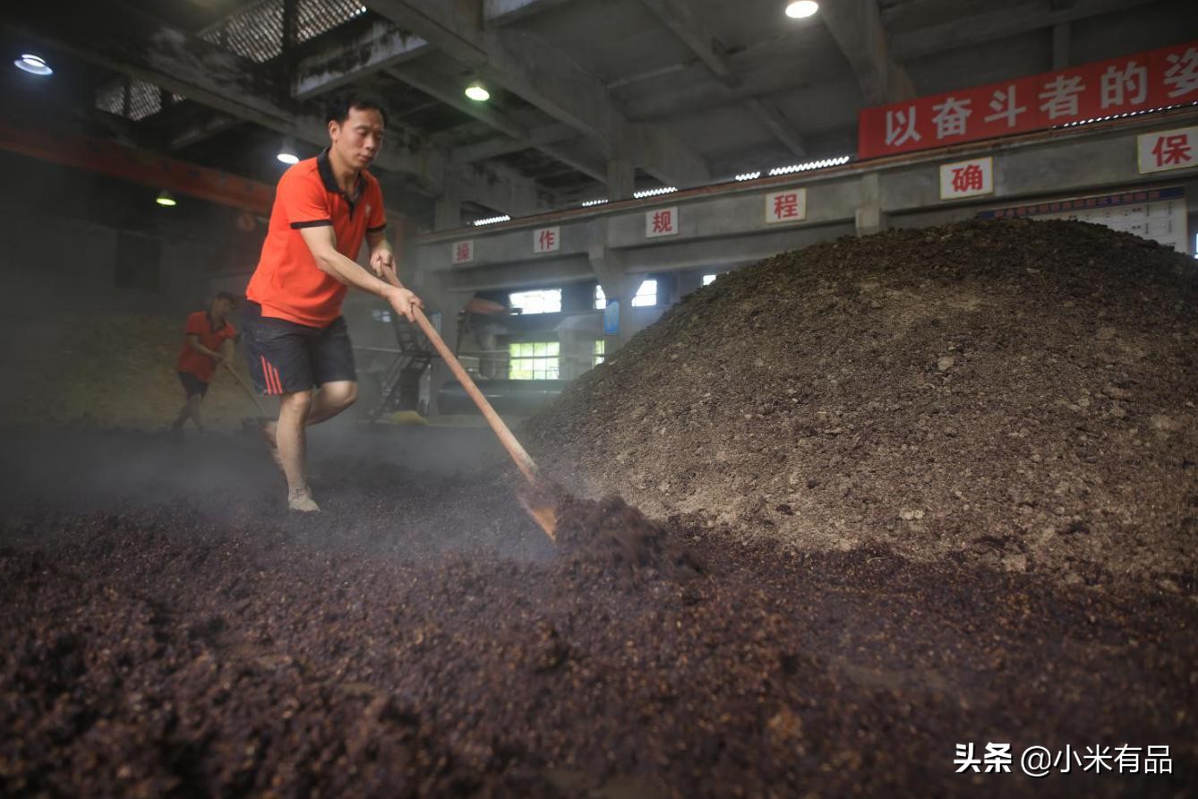 走进酒厂寻香觅味体验白酒文化,探访酱酒酒厂