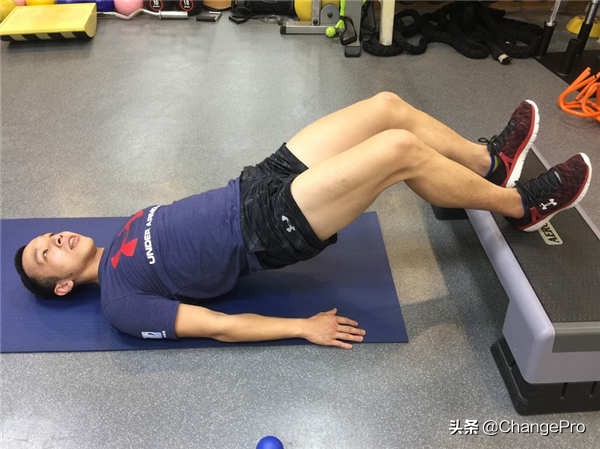 臀部大腿脚抽筋最快的解决方法,臀抽筋了怎么快速缓解