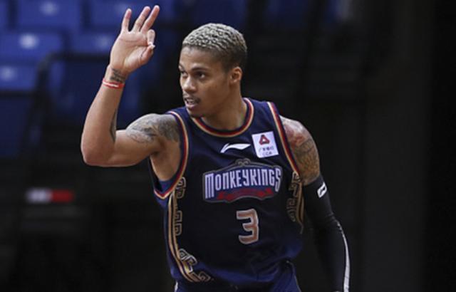 高诗岩祝福胡明轩获得fmvp,高诗岩打完比赛找胡明轩