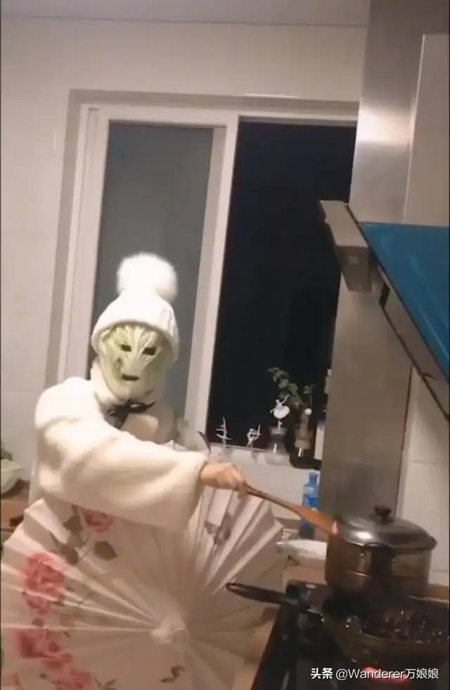 哈哈哈哈哈哈我笑到我妈把鞋塞我嘴里