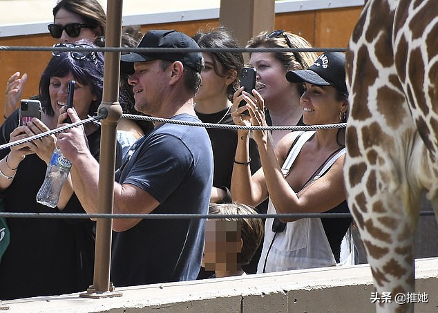 马特达蒙携妻参加威尼斯电影节,马特达蒙全家