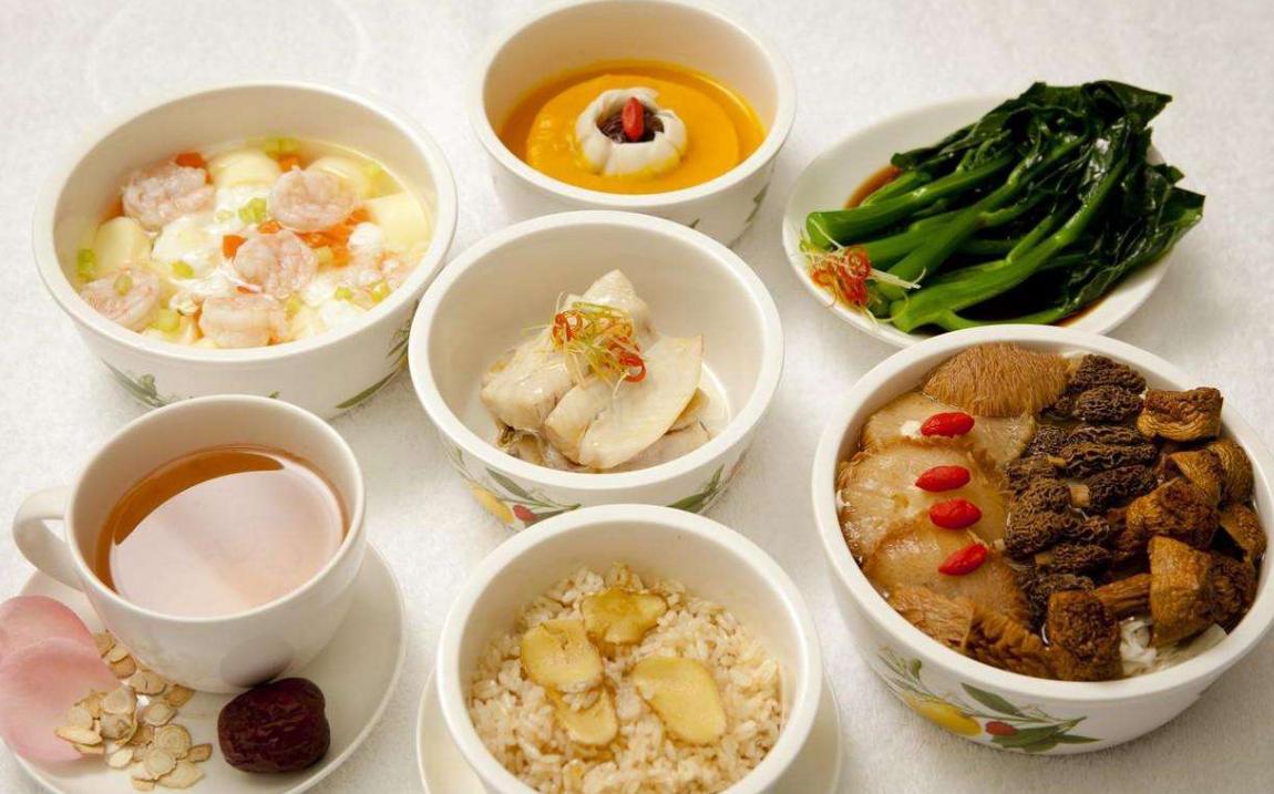 宝妈刚过满月肚子疼是怎么回事,宝妈刚满月出去转一圈肚子有气疼