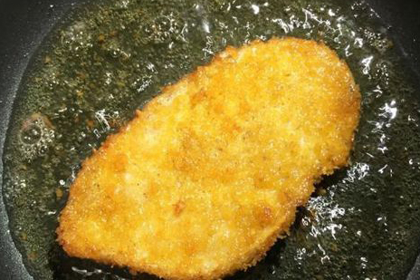 怎么在家炸出又酥又嫩的鸡排？皇小小来教你做