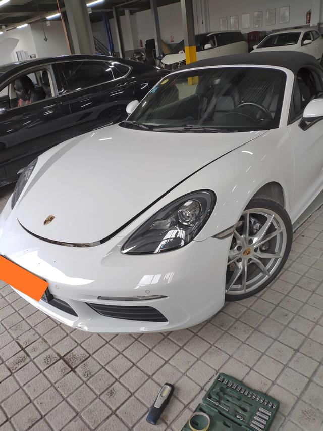 保时捷博克斯特拆前保险杠,保时捷博克斯特前保险杠怎么拆