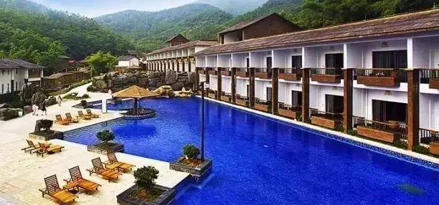 「冬来临·醉温泉」新装怡情谷主楼高级房，早晚2餐+泡38个温泉池