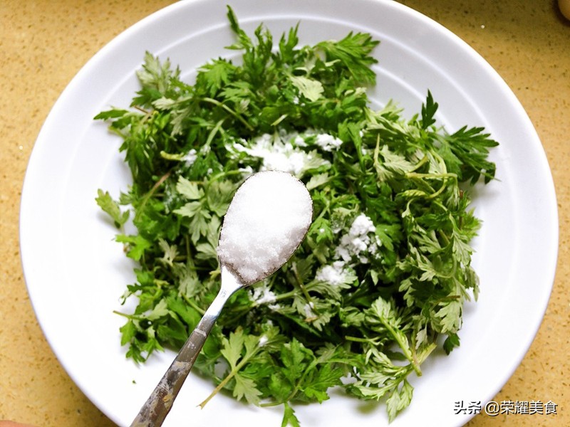 艾草煎鸡蛋汤在家10分钟就可以做,艾草煮鸡蛋汤做法和功效