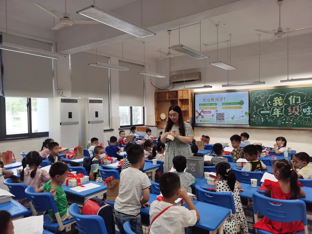 太暖心!新学期教室里这块特殊的黑板,羡慕了多少人