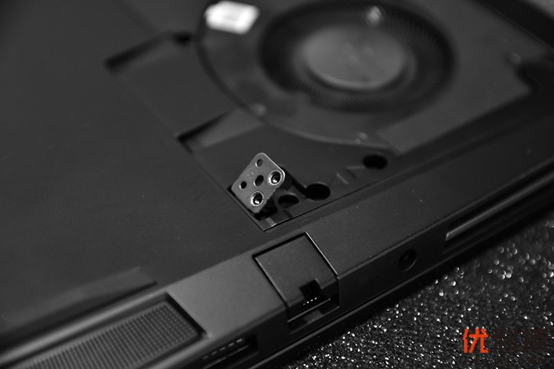 荣耀猎人v700风谷式散热,荣耀猎人游戏本v700i5款测评