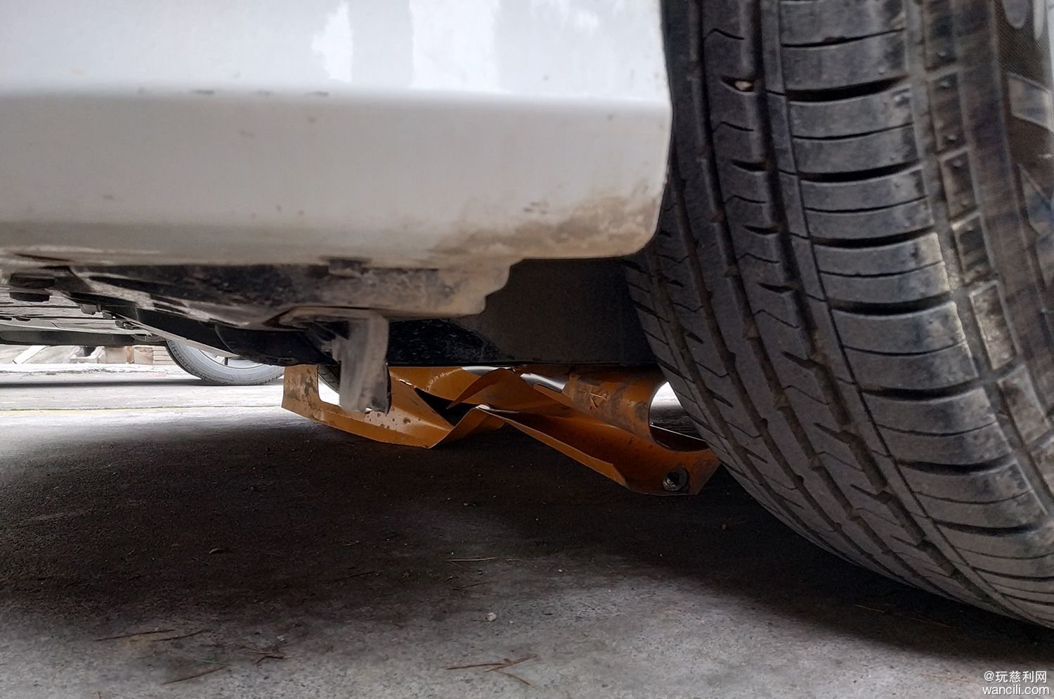 思域底盘轻轻被挂了,本田思域神车被交警拦下