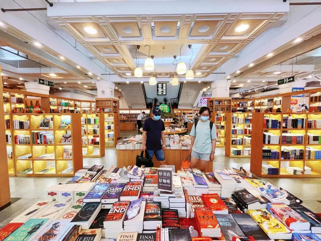 开学季即将来临,还不来南京路上商圈这些宝藏书店逛一逛?