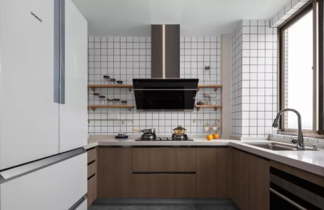 抽油烟机怎么选择和注意事项,抽油烟机买多大的可以吸得干净