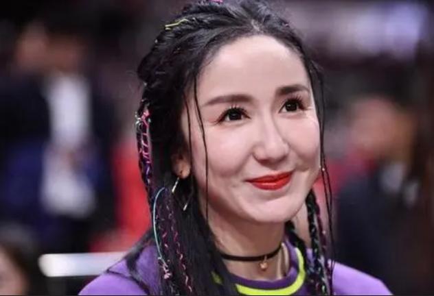 胡一菲娄艺潇是不是一个人,胡一菲娄艺潇前后对比