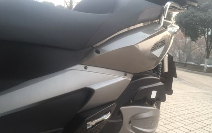 周杰伦代言的宏佳腾摩托车,宏佳腾350踏板测评