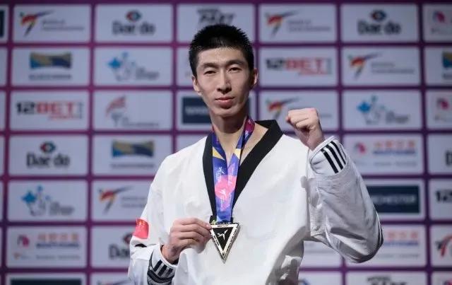 奥运会两个旗手名额,奥运中国旗手