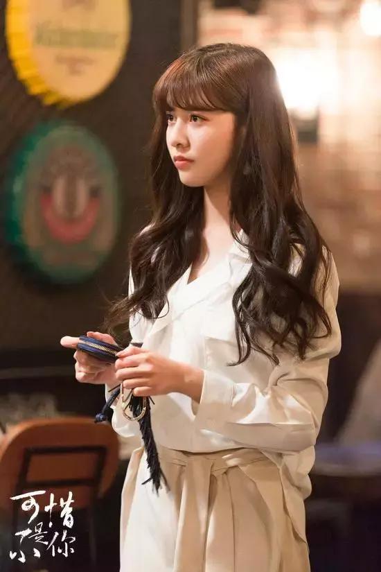 宋妍霏潮流主理人穿搭,王鹤棣桃花坞花衬衫走秀宋妍霏