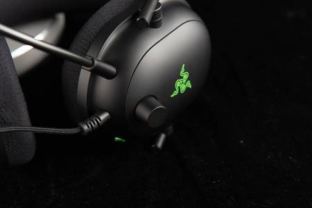 雷蛇旋风黑鲨v2x和v2pro有什么区别,雷蛇耳机旋风黑鲨v2玩吃鸡