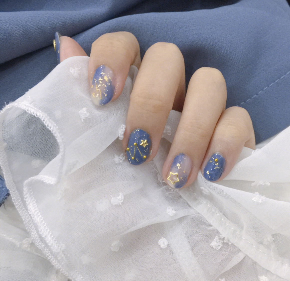 超简单美甲晕染教程,简单又好看的单色美甲教程