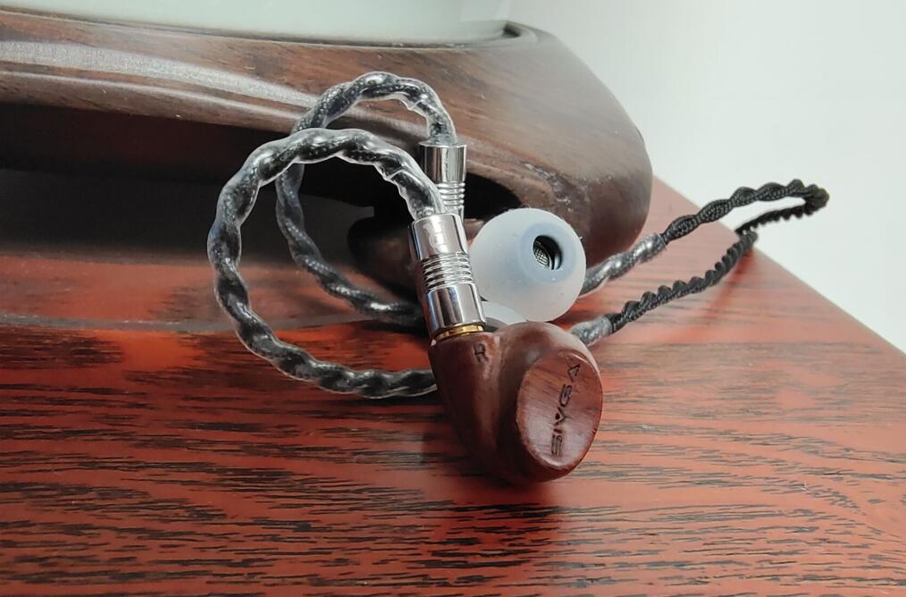 买的耳机总是用一阵子就坏了,买了新的耳机发现旧的好用了