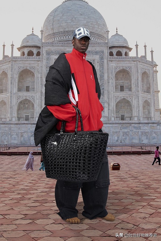 balenciaga2023早春包,balenciaga黑色斜挎包