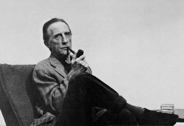 杜尚如是说：艺术要么是剽窃，要么是革命