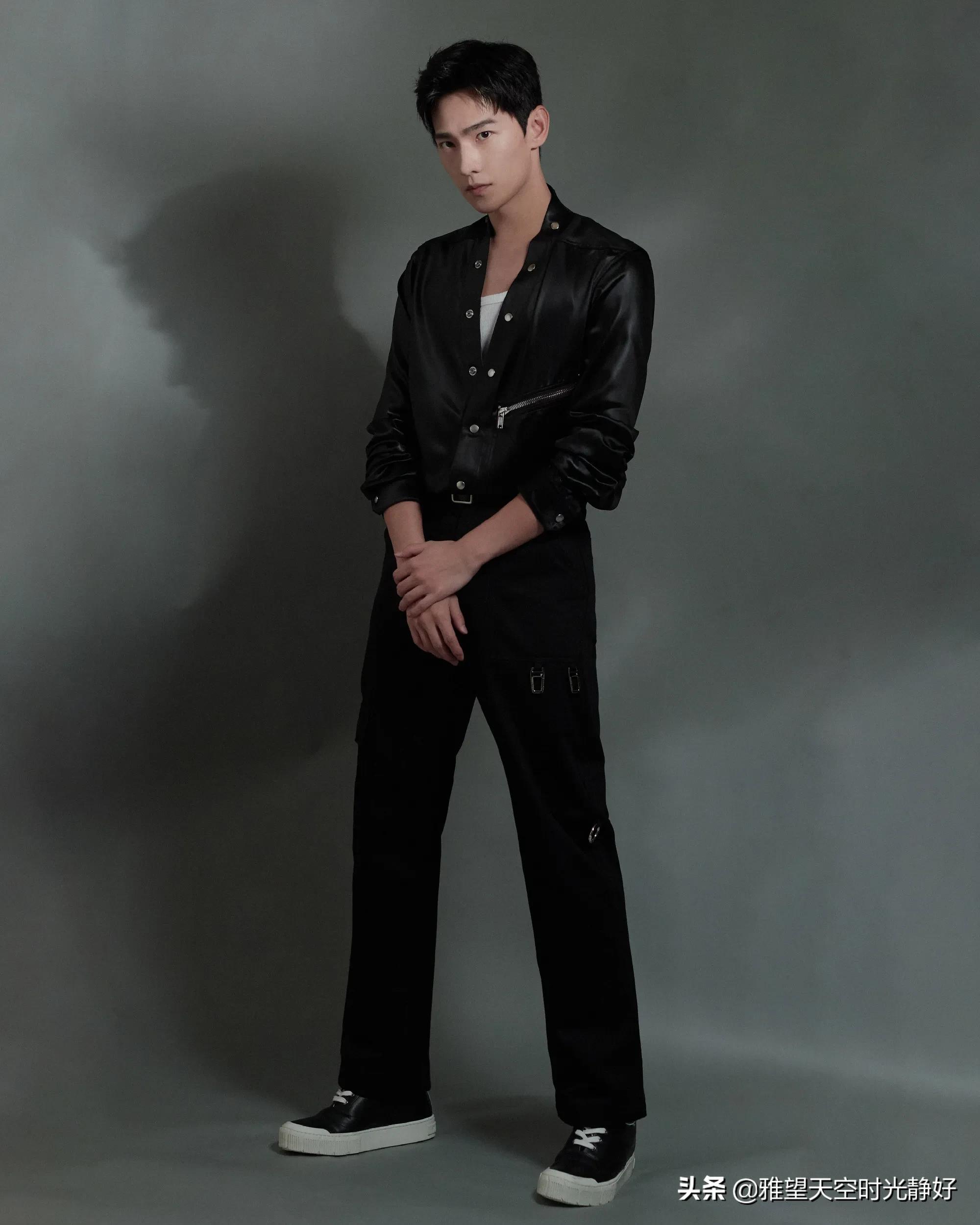 男明星西装穿搭夏季帅气,男士明星皮衣西服外套搭配