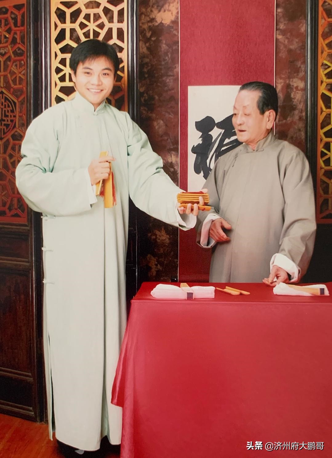 栾云平被郭德纲踹一腿的小品,栾云平被郭麒麟踹一腿的小品