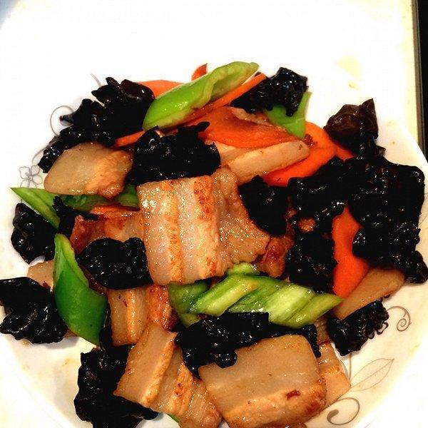 辣白菜炒五花肉虾拌米饭,酸辣椒炒韭菜虾