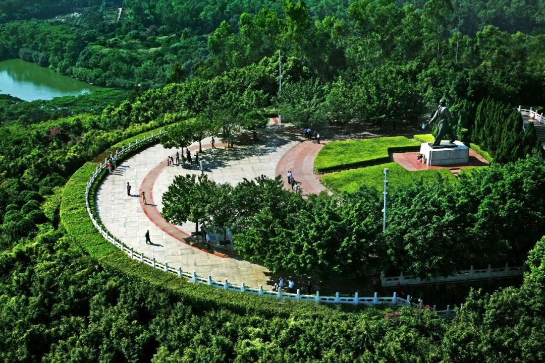 壮美文化诗篇，耕种人文福田！向着现代文明典范城区阔步前行