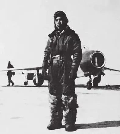 开国少将陈熙之子:志愿军空军首战告捷靠的是“空中拼*刀刺**”