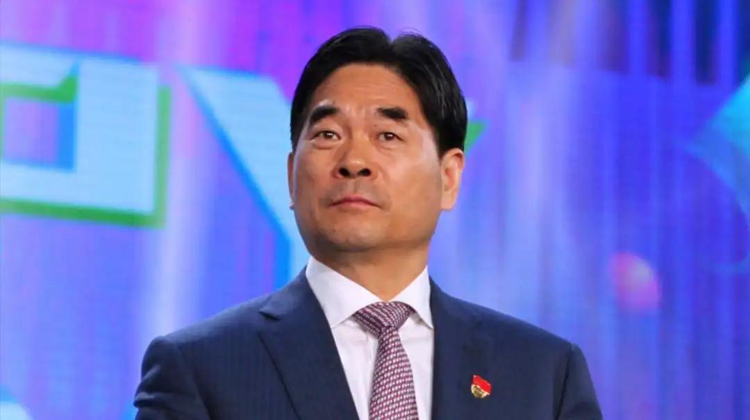 百亿老总猥亵9岁*女幼**判5年，请天价律师申请无罪，网友：5年都轻