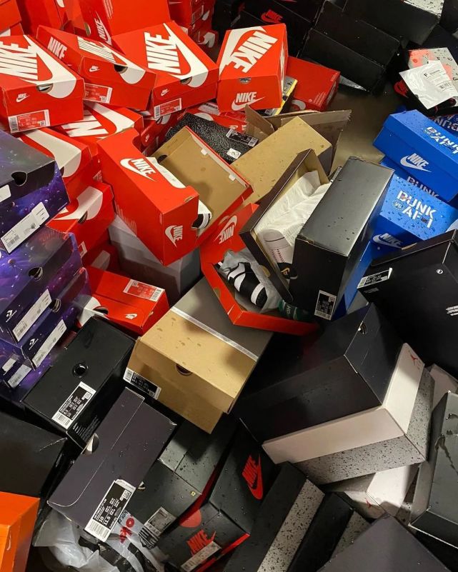 超强暴雨致纽约内涝,纽约大暴雨鞋仓被淹