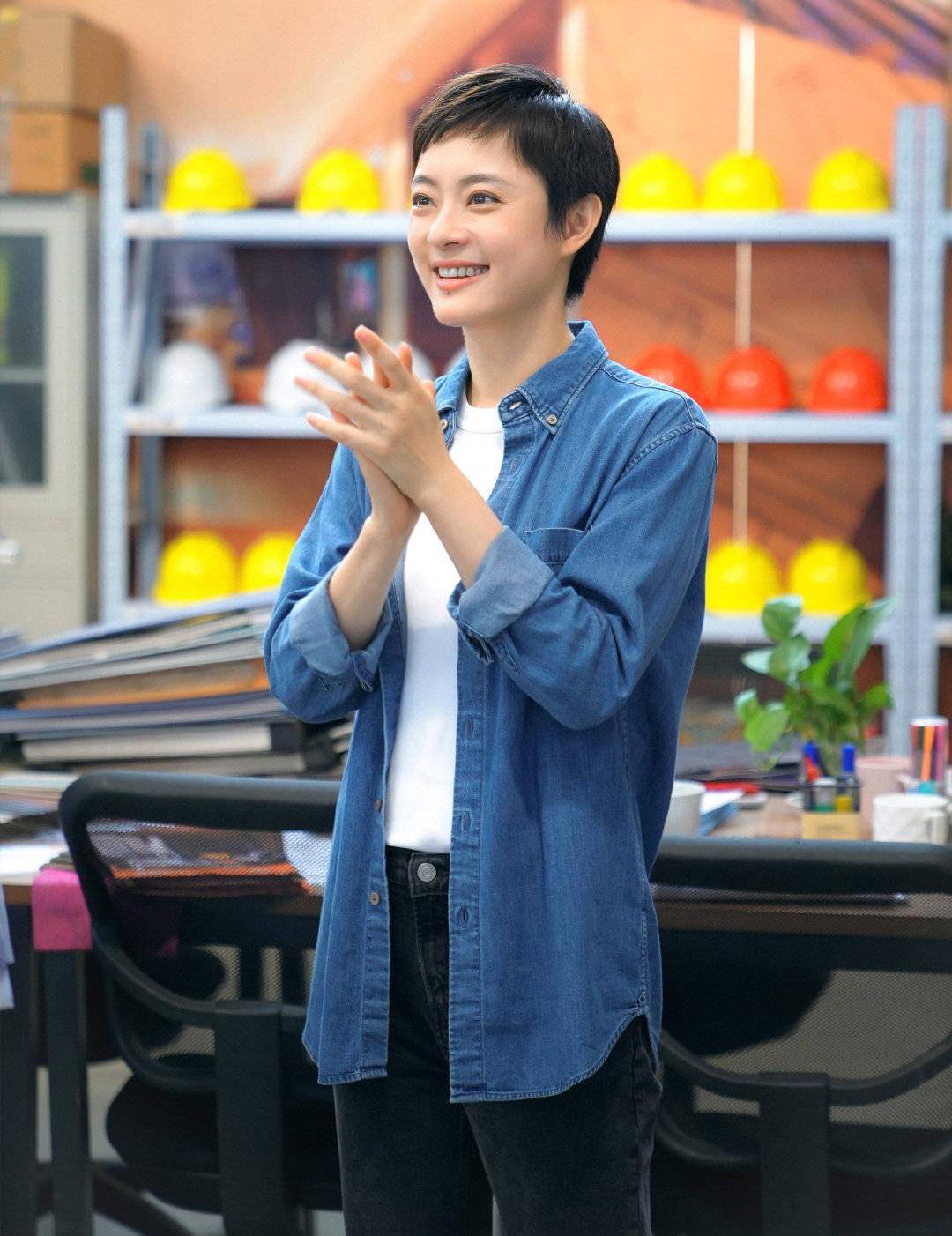 毕业生第一次工作面试自我介绍,刚毕业面试着装