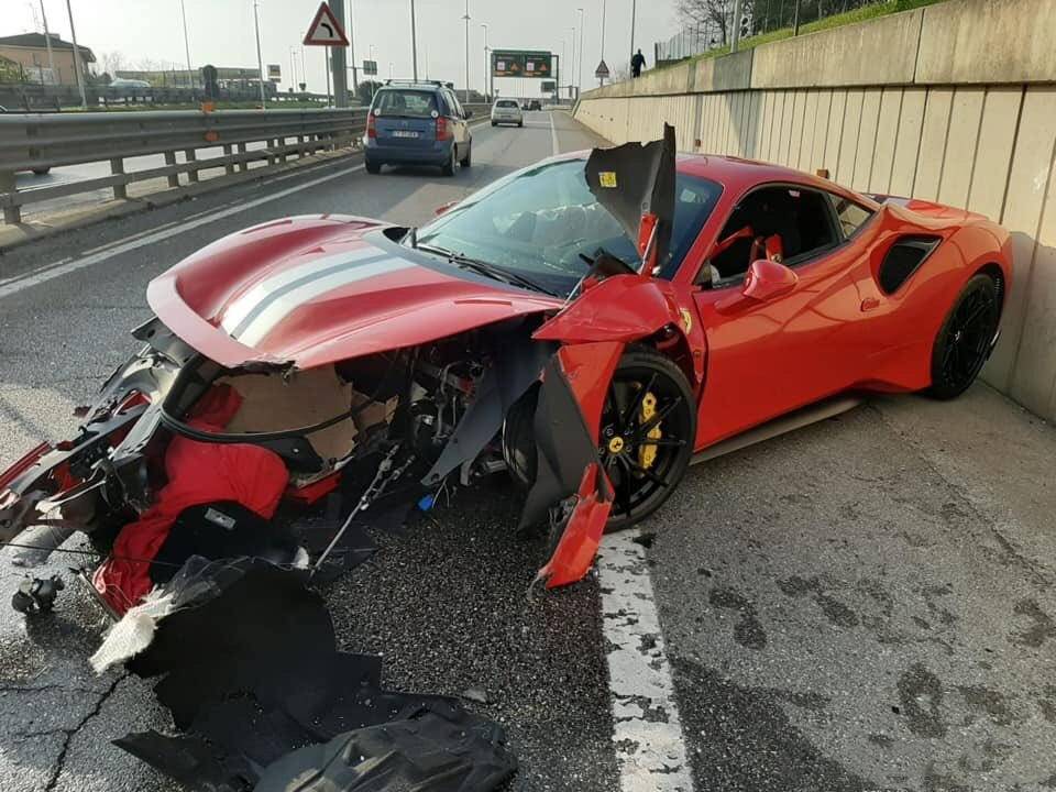 与豪车剐蹭,定损高出保险怎么办?免去赔偿并不是理应如此